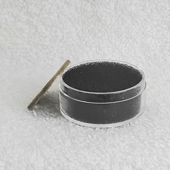 Circulated 1981 Caribbean One Dollar East Caribbean Coin made of Alum/Bronze!! - Picture 3 of 3